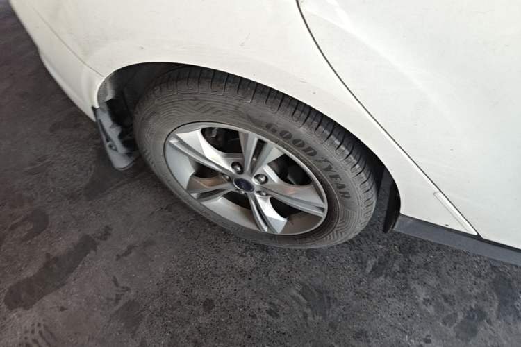 Used Ford Focus 2012 Hatchback 1.6L Automatic Fashion Edition Right Rear Wheel Hub