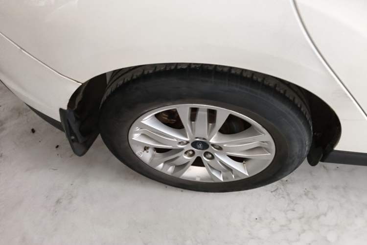 Used Ford Focus 2012 Hatchback 1.6L Automatic Comfort Model Right Rear Wheel Hub