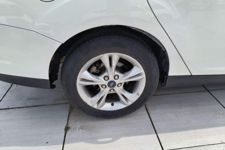 Used Ford Focus 2012 Sedan 1.6L Automatic Fashion Edition Right Rear Wheel Hub