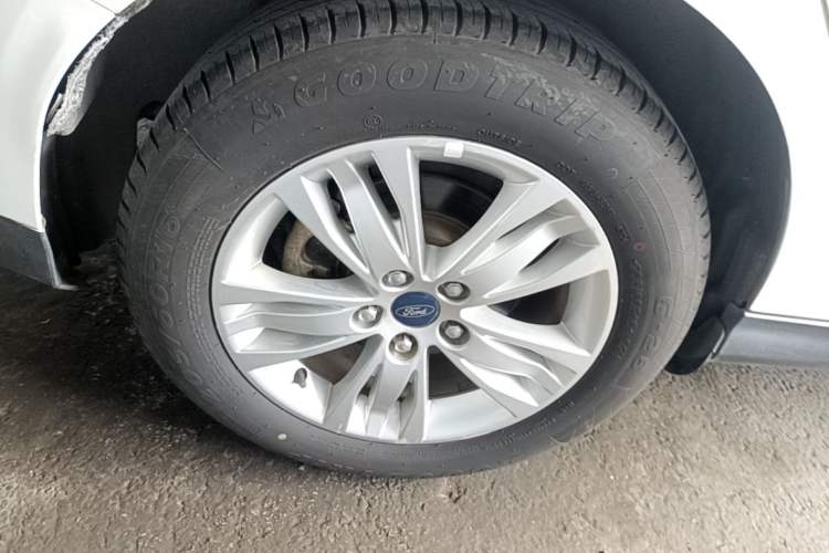 Used Ford Focus 2012 Hatchback 1.6L Automatic Comfort Model Right Rear Wheel Hub
