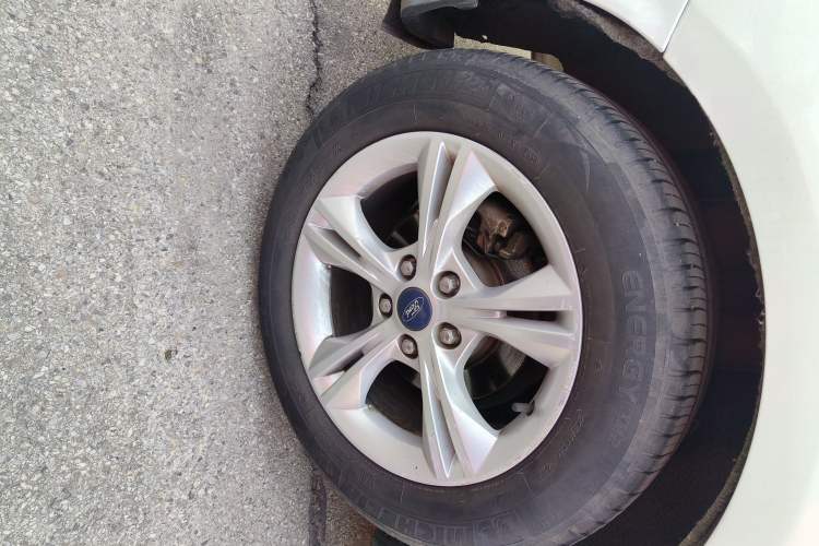 Used Ford Focus 2012 Sedan 1.6L Automatic Fashion Edition Right Rear Wheel Hub