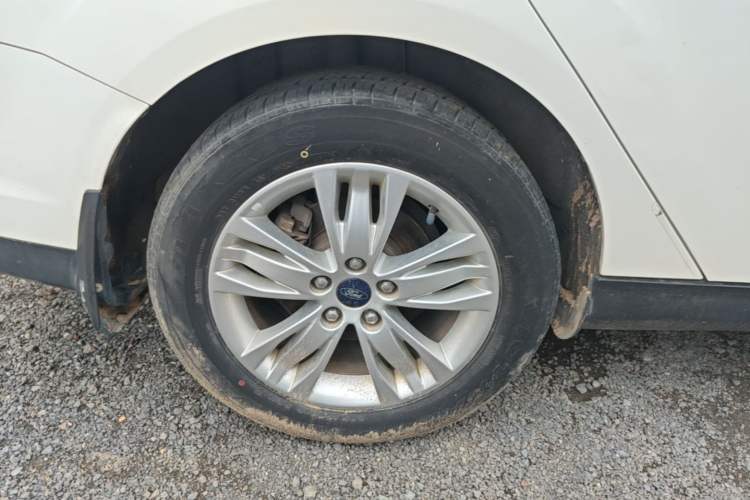 Used Ford Focus 2012 Sedan 1.6L Automatic Comfort Model Right Rear Wheel Hub