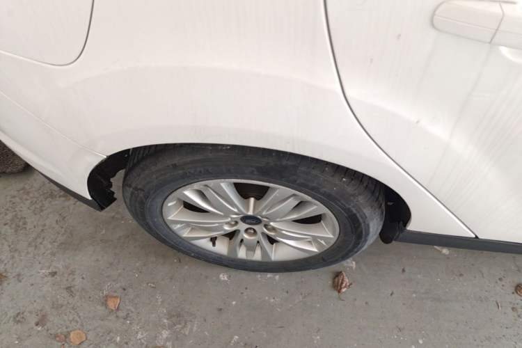 Used Ford Focus 2012 Hatchback 1.6L Automatic Comfort Model Right Rear Wheel Hub