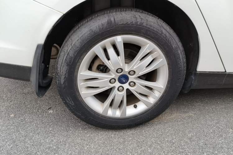 Used Ford Focus 2012 Sedan 1.6L Automatic Comfort Model Right Rear Wheel Hub