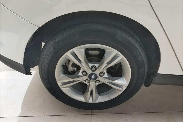Used Ford Focus 2012 Hatchback 1.6L Automatic Fashion Edition Right Rear Wheel Hub