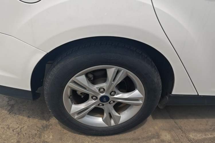 Used Ford Focus 2012 Sedan 1.6L Automatic Fashion Edition Right Rear Wheel Hub