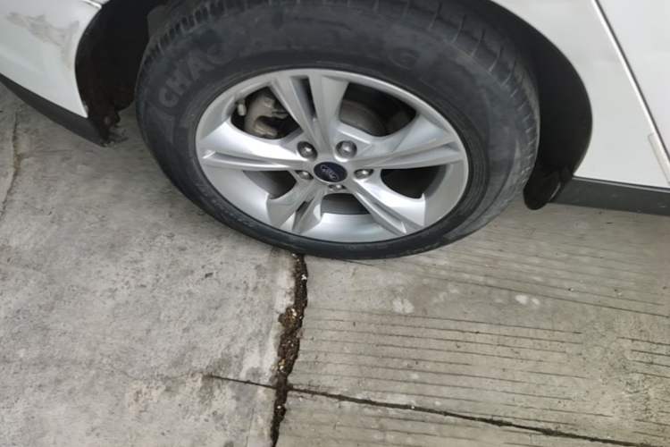 Used Ford Focus 2012 Hatchback 1.6L Automatic Fashion Edition Right Rear Wheel Hub