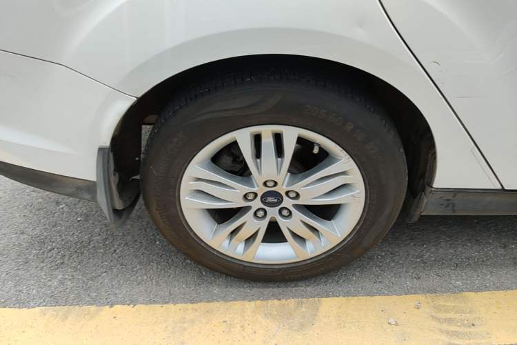 Used Ford Focus 2012 Sedan 1.6L Manual Comfort Model Right Rear Wheel Hub