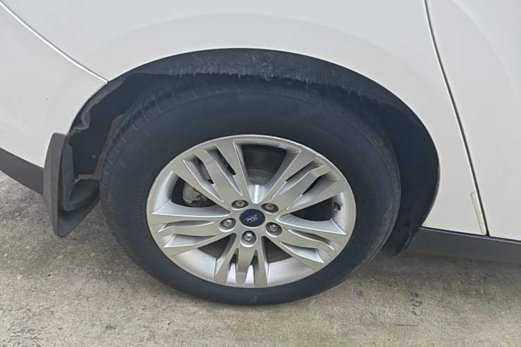 Used Ford Focus 2012 Hatchback 1.6L Automatic Comfort Model Right Rear Wheel Hub