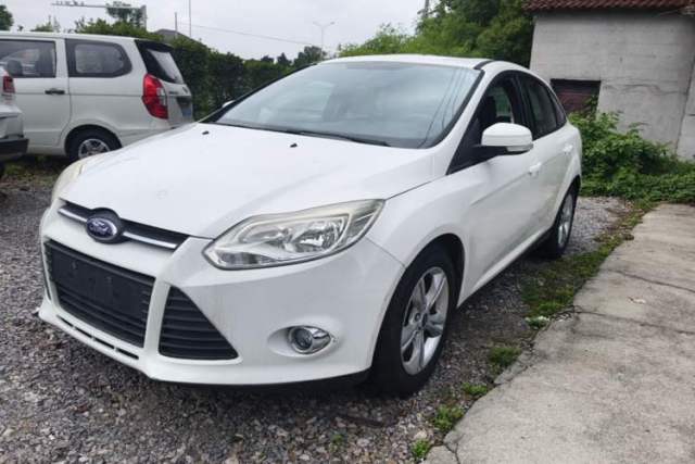 Ojetý Ford Focus 2012 Sedan 1.6L Automatic Fashion Edition
