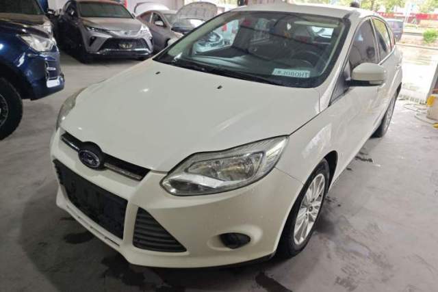 Ford Focus 2012 Hatchback 1.6L Automatic Comfort Model с пробегом