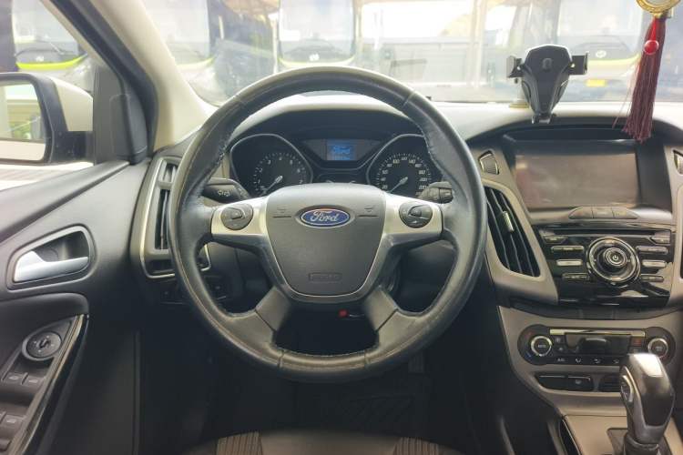 Used Ford Focus 2012 Hatchback 1.6L Automatic Fashion Edition Steering Wheel