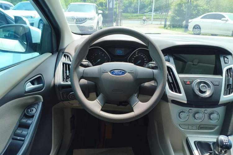Used Ford Focus 2012 Sedan 1.6L Manual Comfort Model Steering Wheel