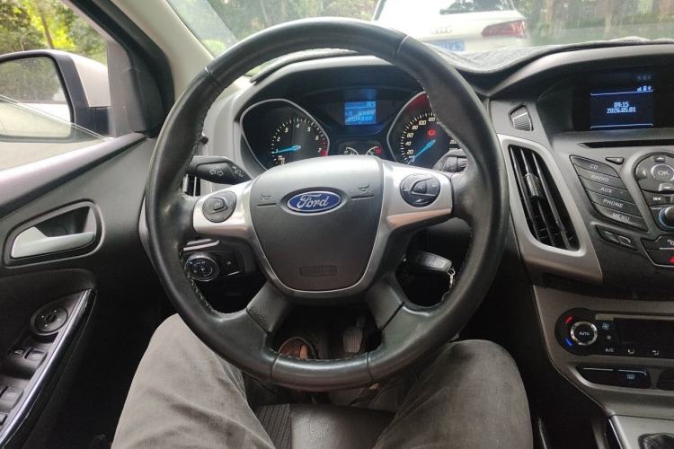 Used Ford Focus 2012 Sedan 1.6L Manual Fashion Edition Steering Wheel