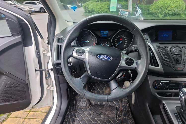 Used Ford Focus 2012 Hatchback 1.6L Automatic Comfort Model Steering Wheel