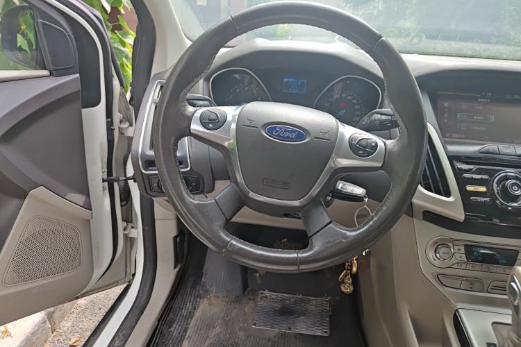 Used Ford Focus 2012 Sedan 1.6L Automatic Fashion Edition Steering Wheel