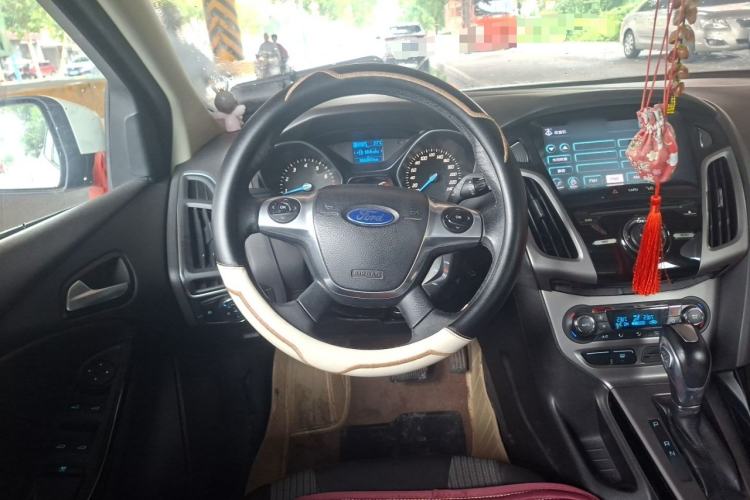 Used Ford Focus 2012 Hatchback 1.6L Automatic Fashion Edition Steering Wheel