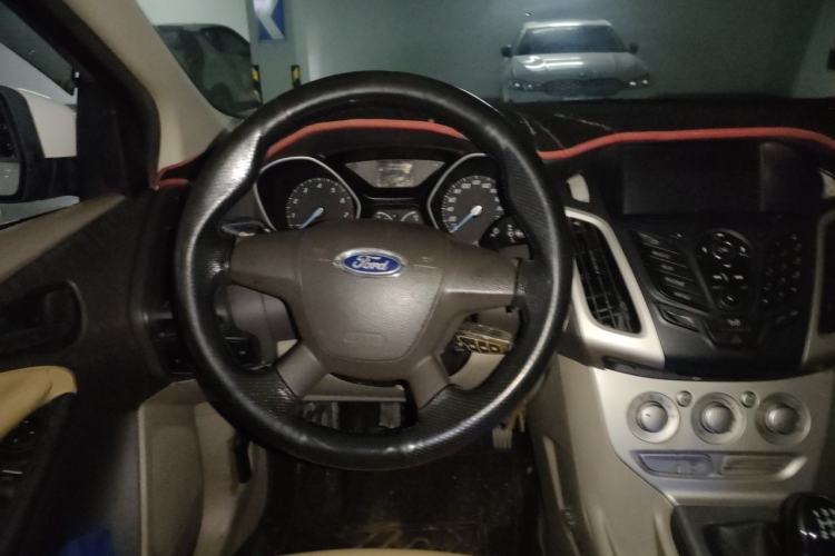 Used Ford Focus 2012 Sedan 1.6L Manual Comfort Model Steering Wheel
