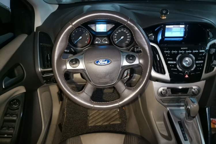Used Ford Focus 2012 Hatchback 1.6L Automatic Fashion Edition Steering Wheel