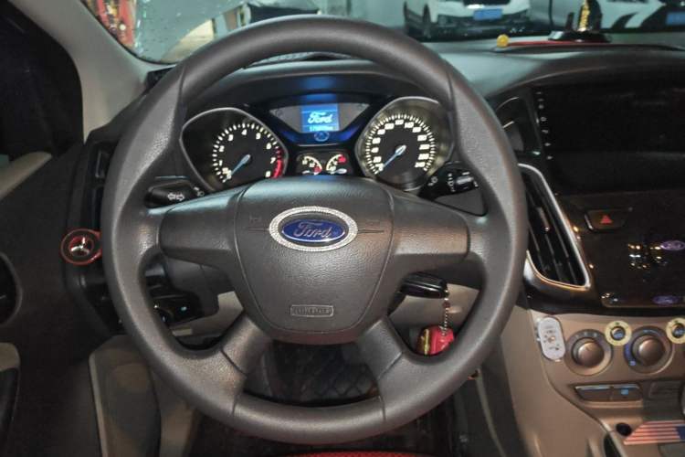 Used Ford Focus 2012 Sedan 1.6L Automatic Comfort Model Steering Wheel