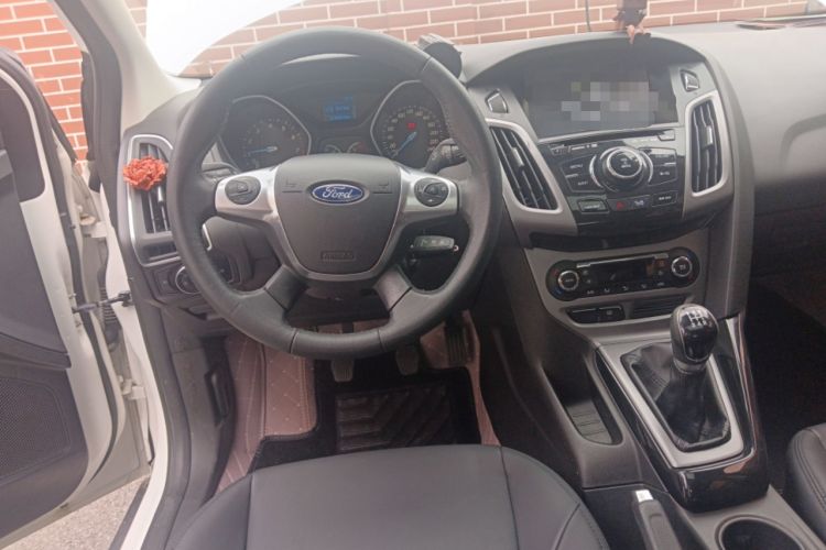 Used Ford Focus 2012 Sedan 1.6L Manual Fashion Edition Steering Wheel