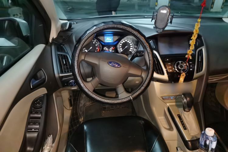 Used Ford Focus 2012 Sedan 1.6L Automatic Comfort Model Steering Wheel