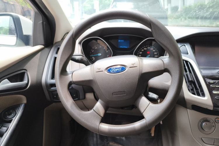 Used Ford Focus 2012 Sedan 1.6L Automatic Comfort Model Steering Wheel