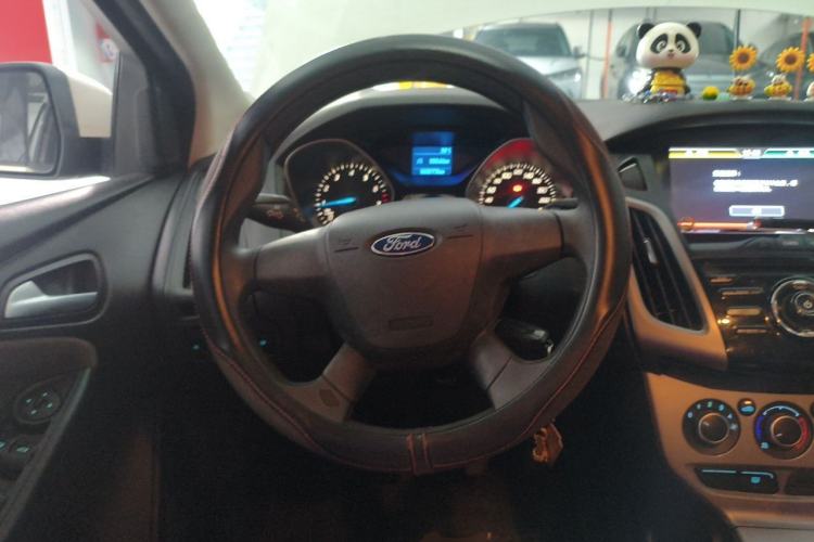 Used Ford Focus 2012 Hatchback 1.6L Manual Comfort Model Steering Wheel