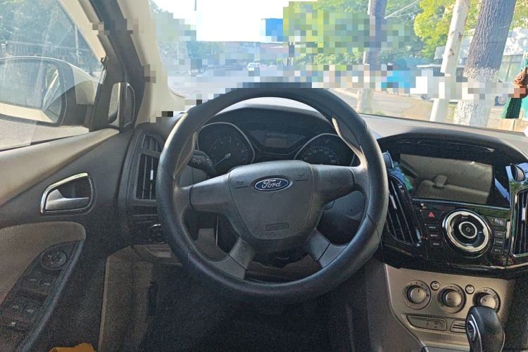 Used Ford Focus 2012 Sedan 1.6L Automatic Comfort Model Steering Wheel