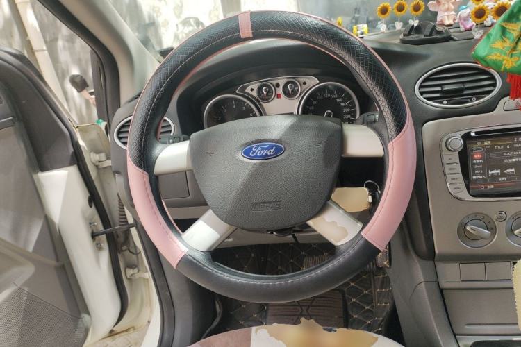Used Ford Focus 2012 Hatchback Classic 1.8L Automatic Base Model Steering Wheel