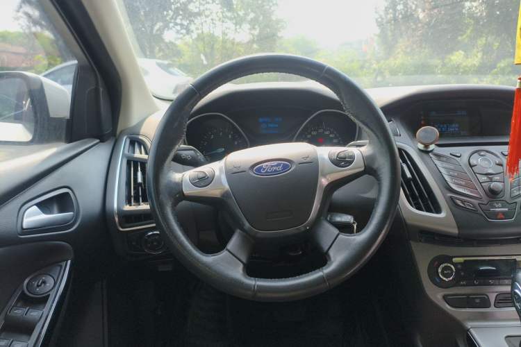 Used Ford Focus 2012 Sedan 1.6L Automatic Fashion Edition Steering Wheel