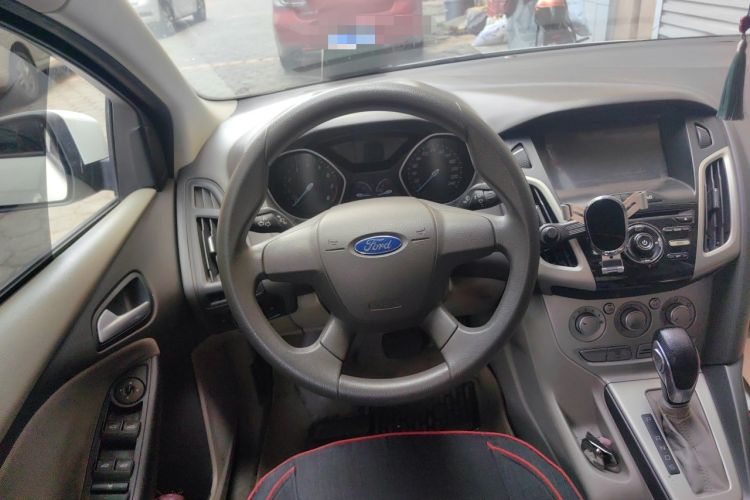 Used Ford Focus 2012 Sedan 1.6L Automatic Comfort Model Steering Wheel