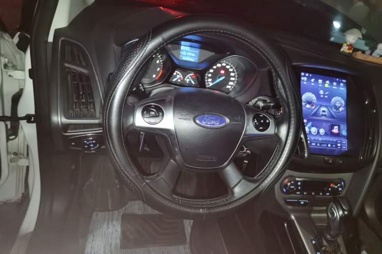 Used Ford Focus 2012 Hatchback 1.6L Automatic Fashion Edition Steering Wheel