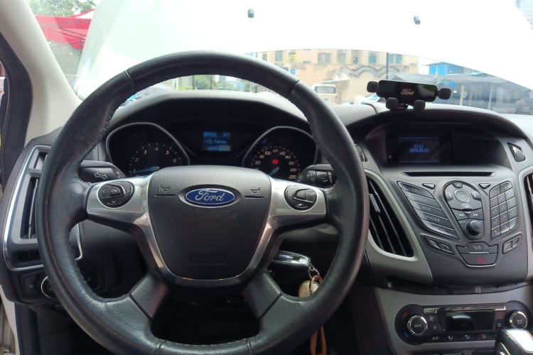 Used Ford Focus 2012 Sedan 1.6L Automatic Fashion Edition Steering Wheel
