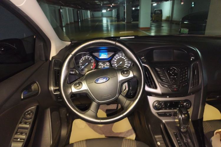 Used Ford Focus 2012 Hatchback 1.6L Automatic Fashion Edition Steering Wheel