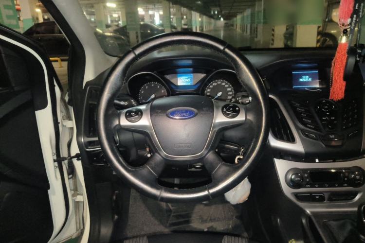 Used Ford Focus 2012 Sedan 1.6L Manual Fashion Edition Steering Wheel