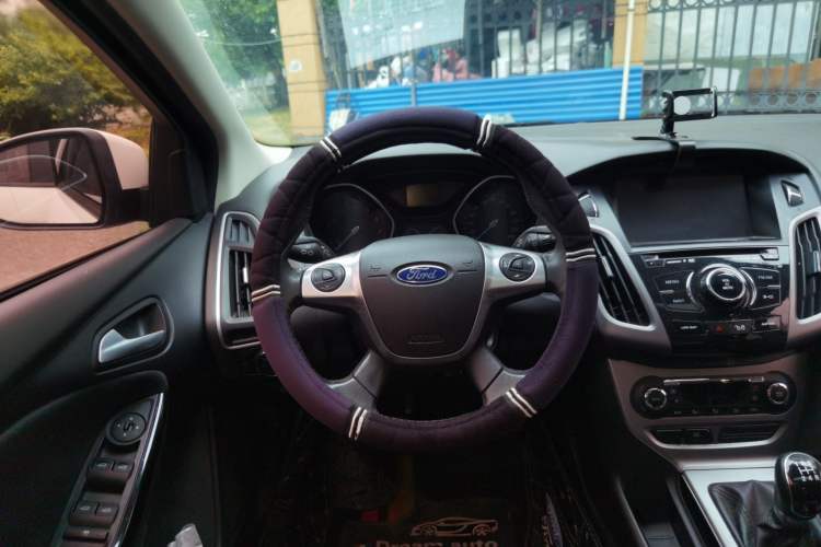 Used Ford Focus 2012 Sedan 1.6L Manual Fashion Edition Steering Wheel