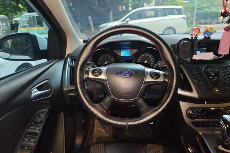 Used Ford Focus 2012 Hatchback 1.6L Automatic Fashion Edition Steering Wheel