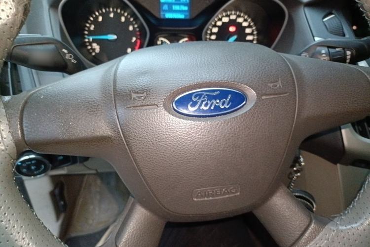 Used Ford Focus 2012 Sedan 1.6L Automatic Comfort Model Steering Wheel