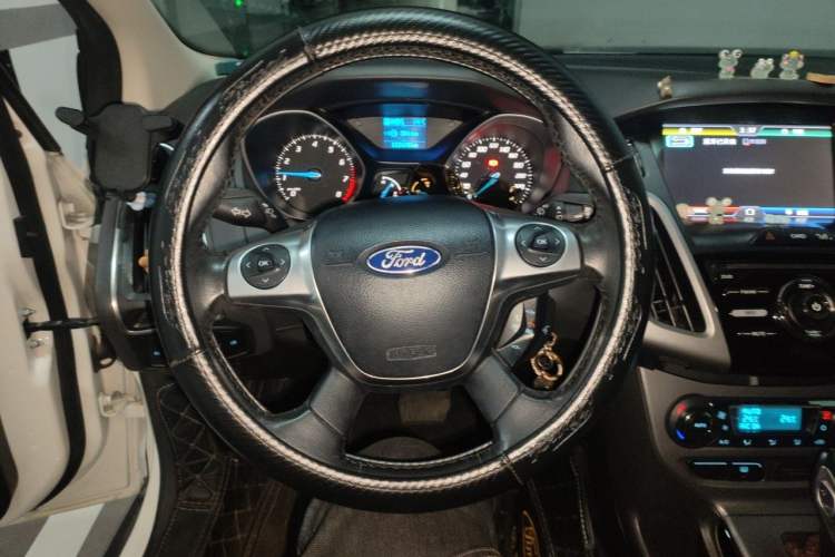 Used Ford Focus 2012 Hatchback 1.6L Automatic Fashion Edition Steering Wheel