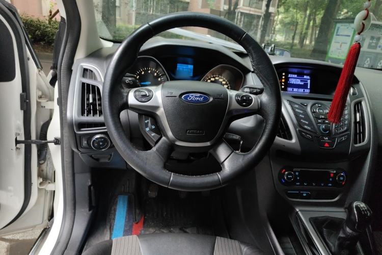 Used Ford Focus 2012 Sedan 1.6L Manual Fashion Edition Steering Wheel