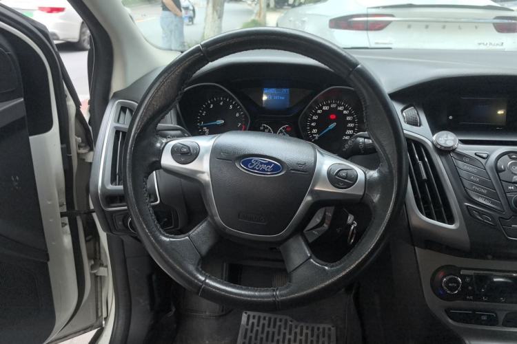 Used Ford Focus 2012 Hatchback 1.6L Automatic Fashion Edition Steering Wheel