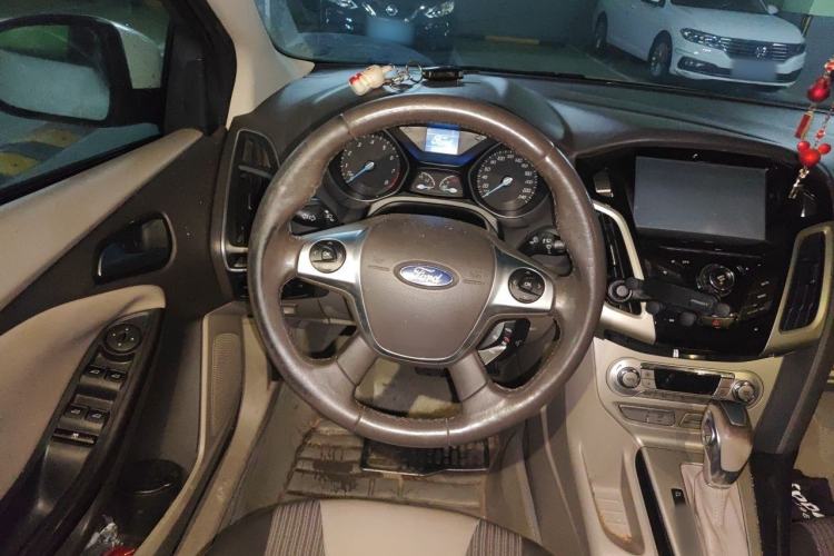 Used Ford Focus 2012 Sedan 1.6L Automatic Fashion Edition Steering Wheel