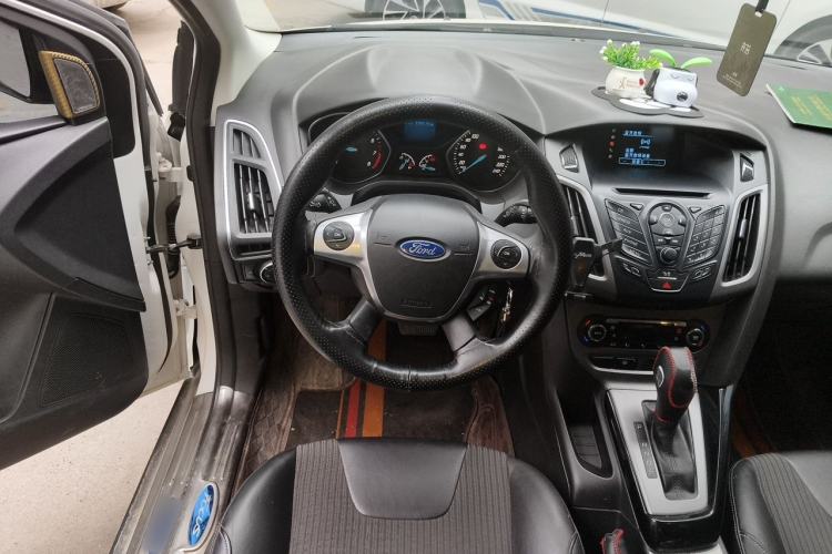 Used Ford Focus 2012 Hatchback 1.6L Automatic Fashion Edition Steering Wheel