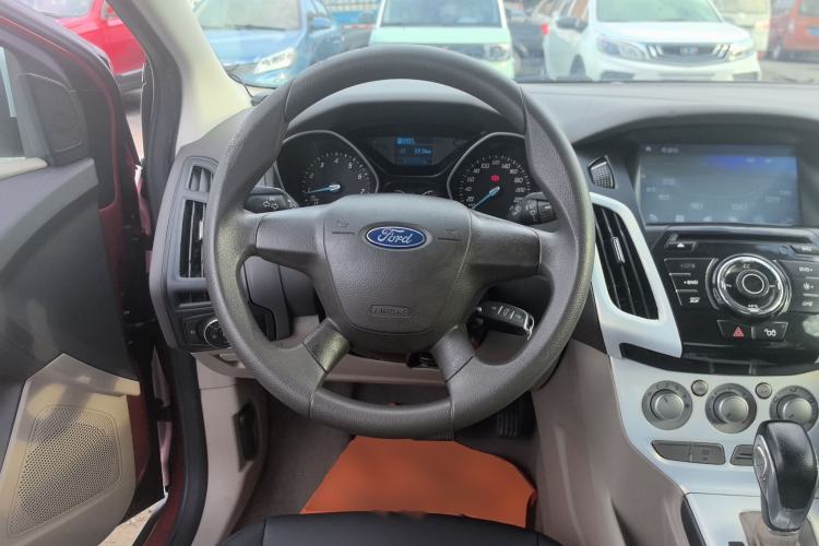 Used Ford Focus 2012 Sedan 1.6L Automatic Comfort Model Steering Wheel