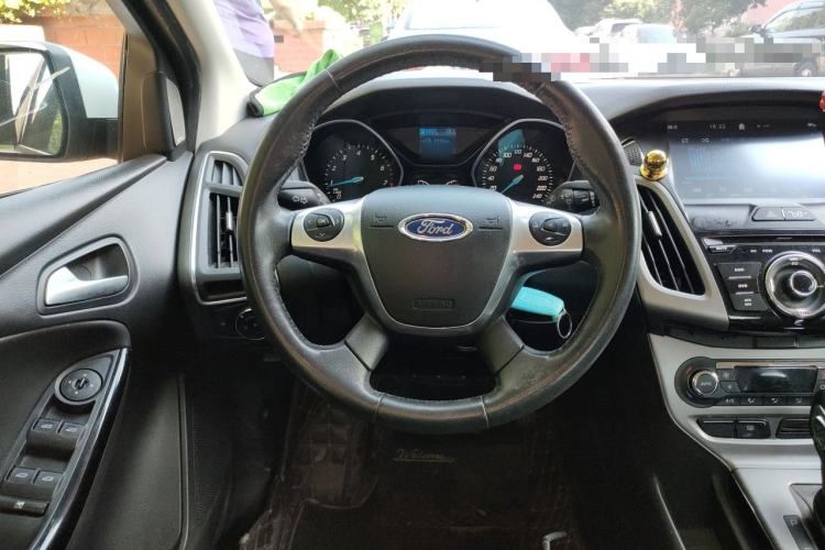 Used Ford Focus 2012 Sedan 1.6L Automatic Fashion Edition Steering Wheel