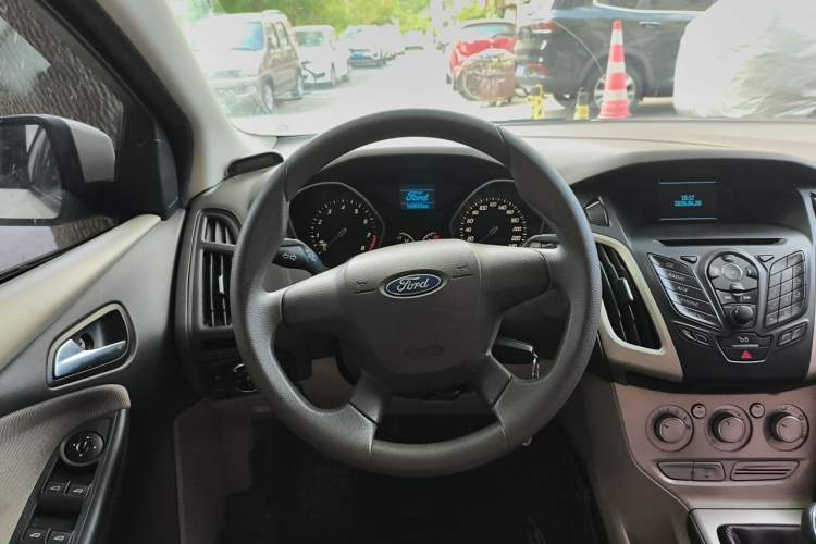 Used Ford Focus 2012 Sedan 1.6L Manual Comfort Model Steering Wheel