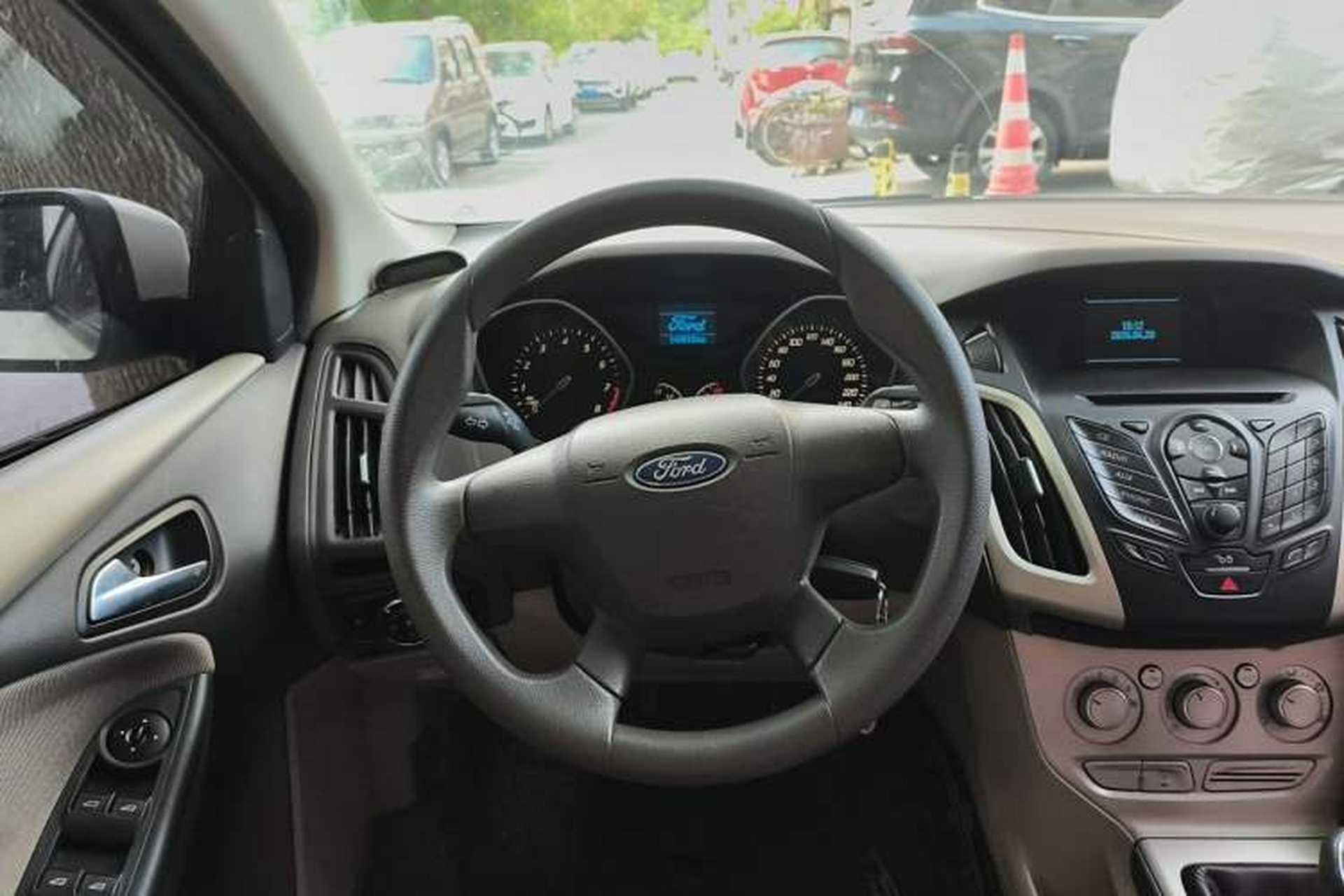 Used Ford Focus 2012 Sedan 1.6L Manual Comfort Model Steering Wheel