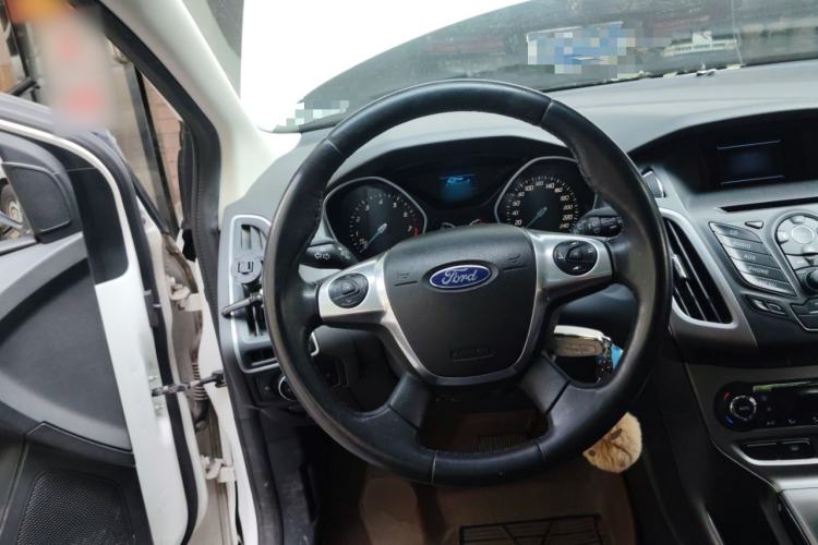 Used Ford Focus 2012 Hatchback 1.6L Automatic Fashion Edition Steering Wheel