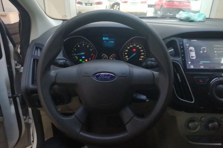 Used Ford Focus 2012 Sedan 1.6L Automatic Comfort Model Steering Wheel